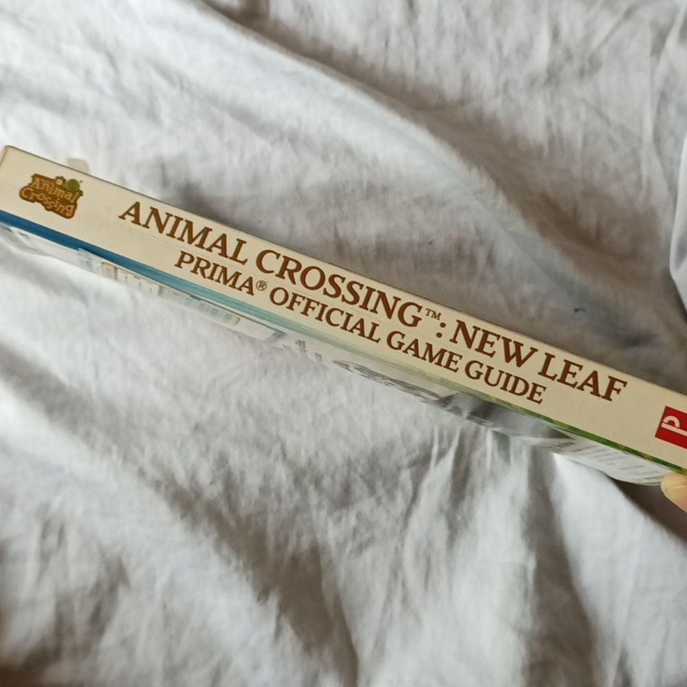 Animal Crossing: New Leaf Nintendo Game Guide Book. - Picture 2 of 3